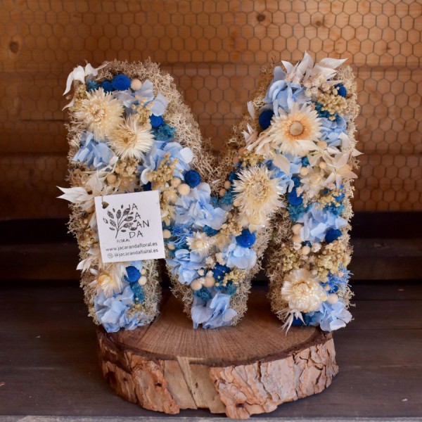 Inicial de flores preservadas