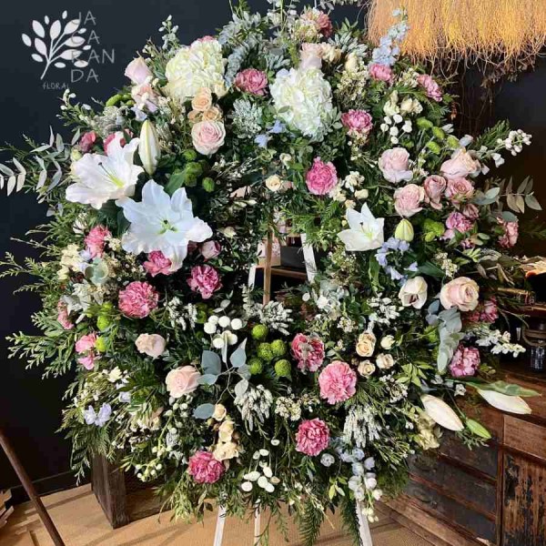 Corona funeraria con flores especiales