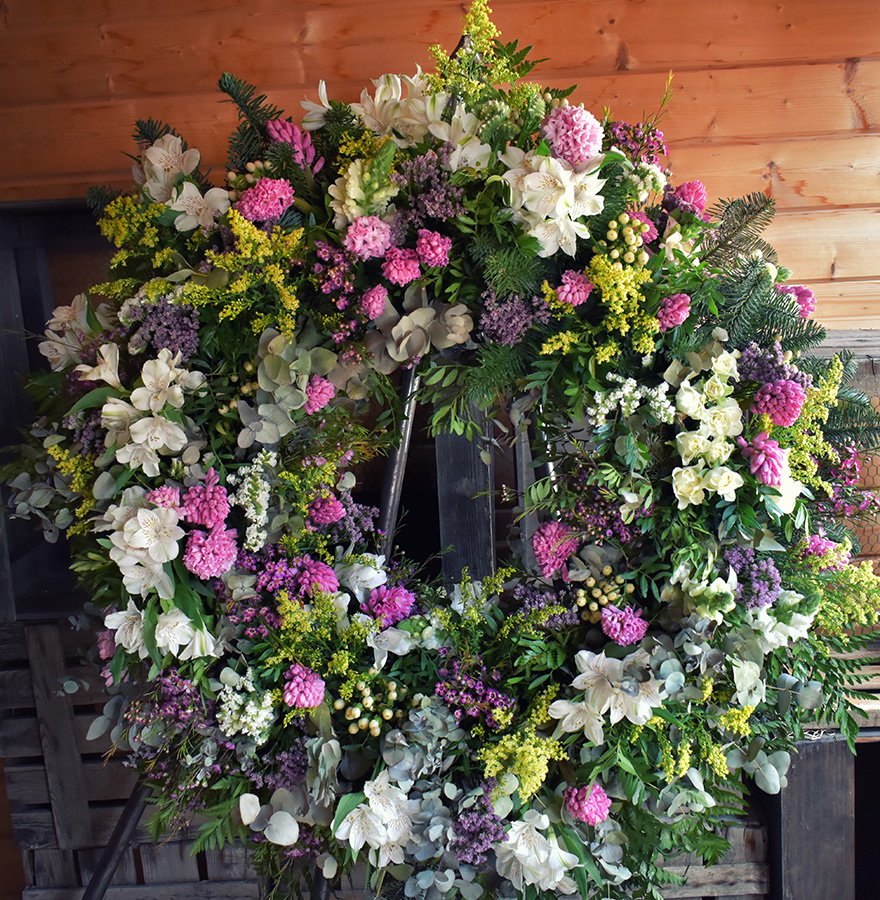 Corona funeraria flores variadas